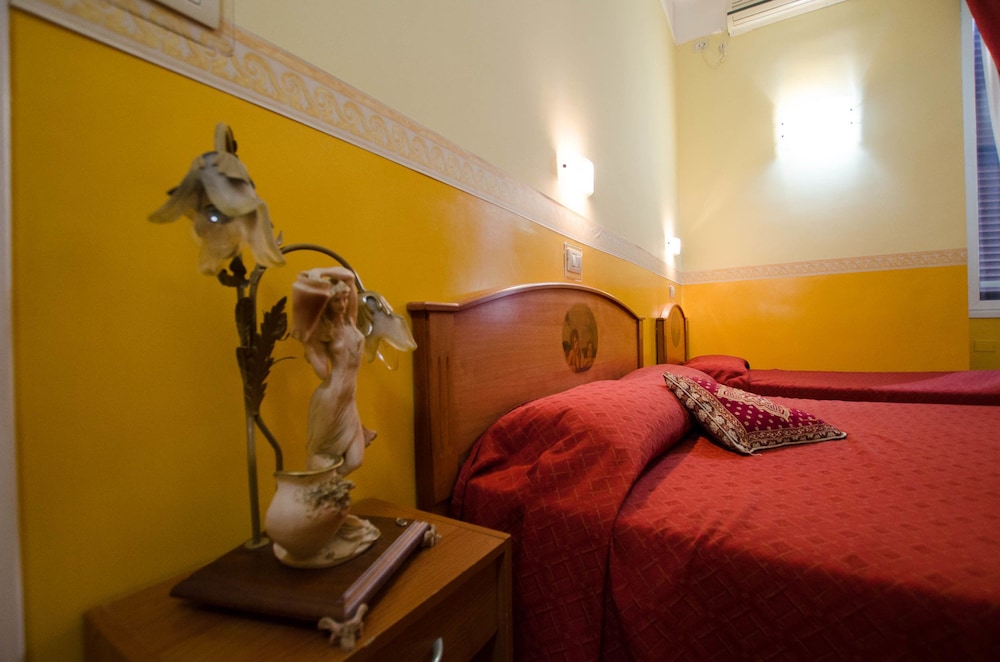 Hotel Cherubini 22/23