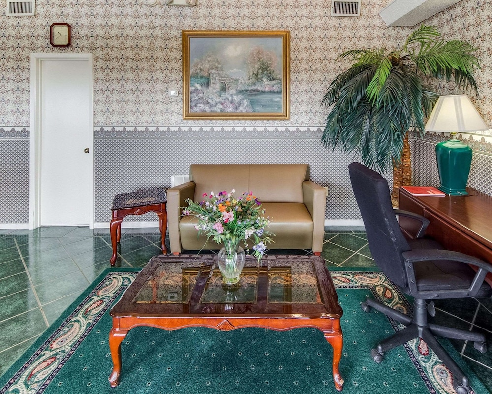 Econo Lodge Falfurrias 25/31