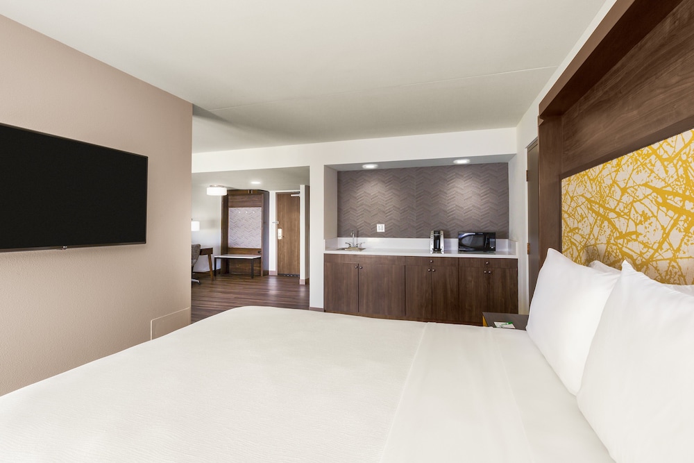 Holiday Inn La Mirada 11/54