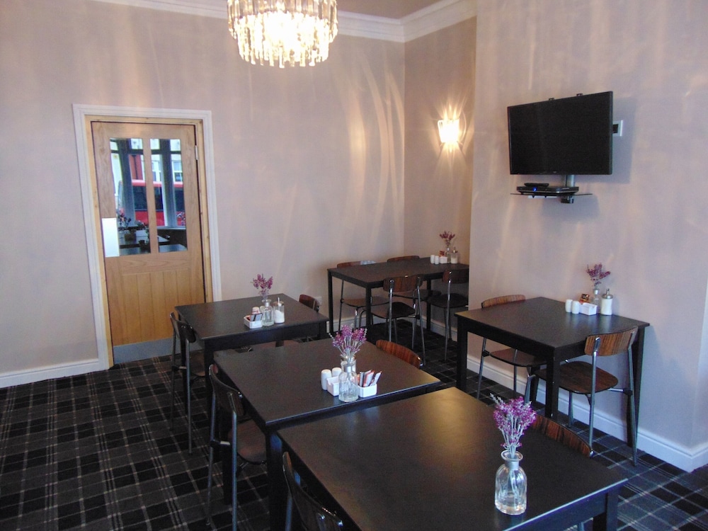 The Golden Sands - Guest house 42/44