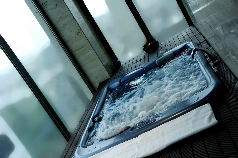 IIDL Suites 24/39