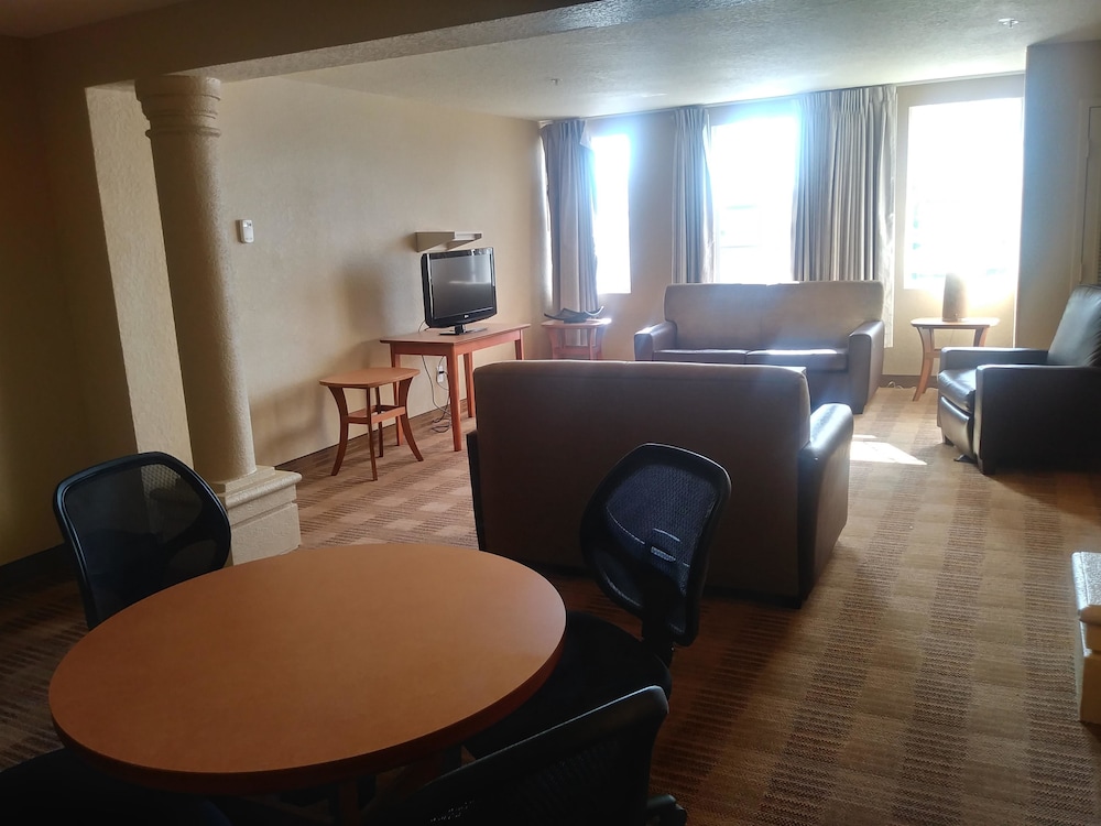 Studio 6 Suites Jacksonville Deerwood Park FL 52/71