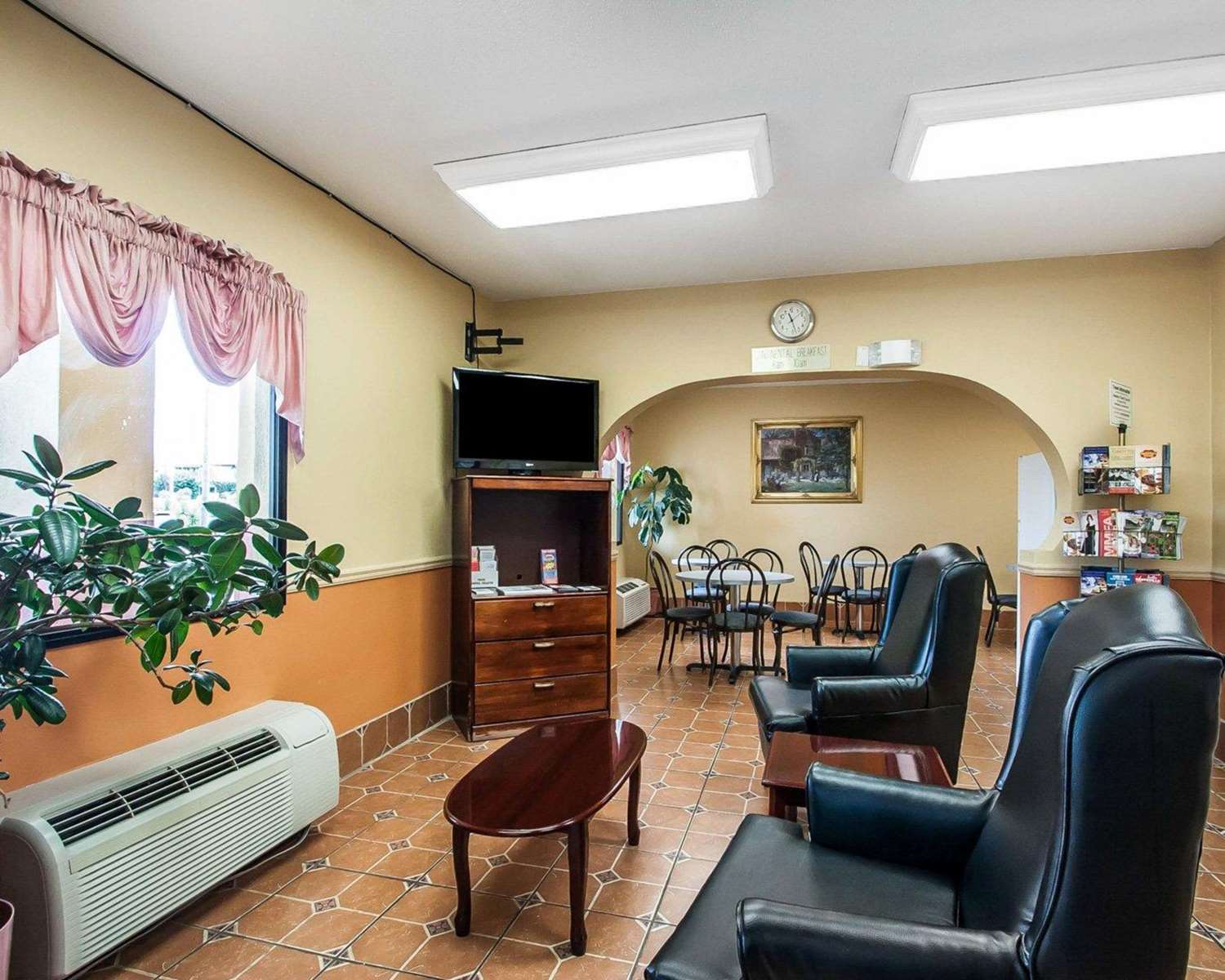 Econo Lodge Inn & Suites Tuscaloosa I-20 19/37
