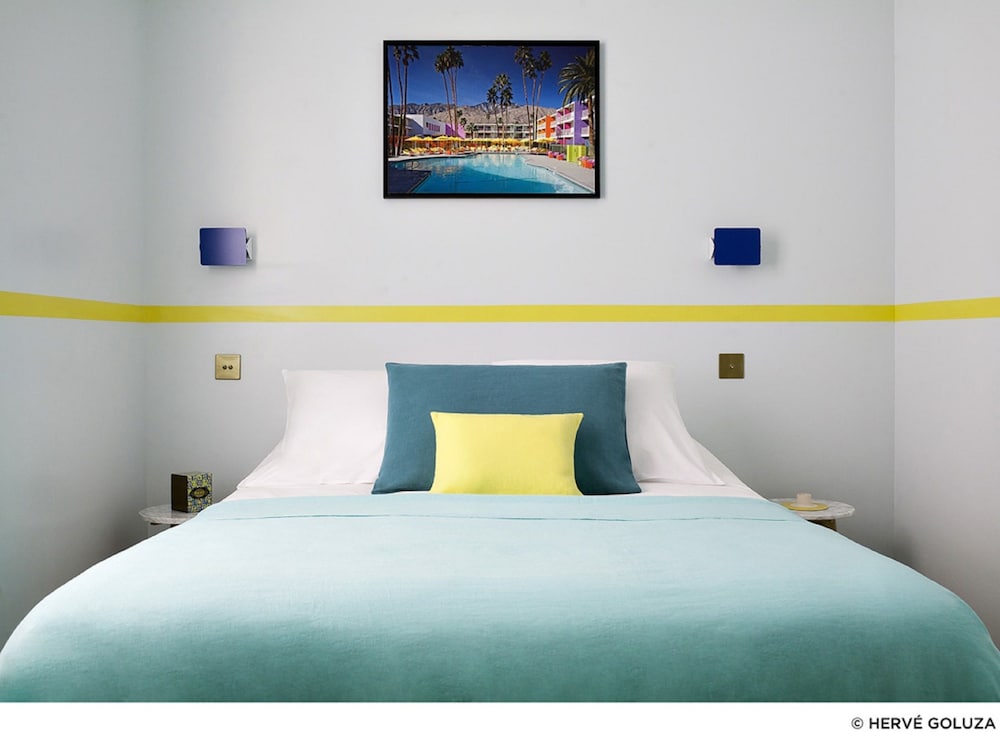 ROOM, DOUBLE BED