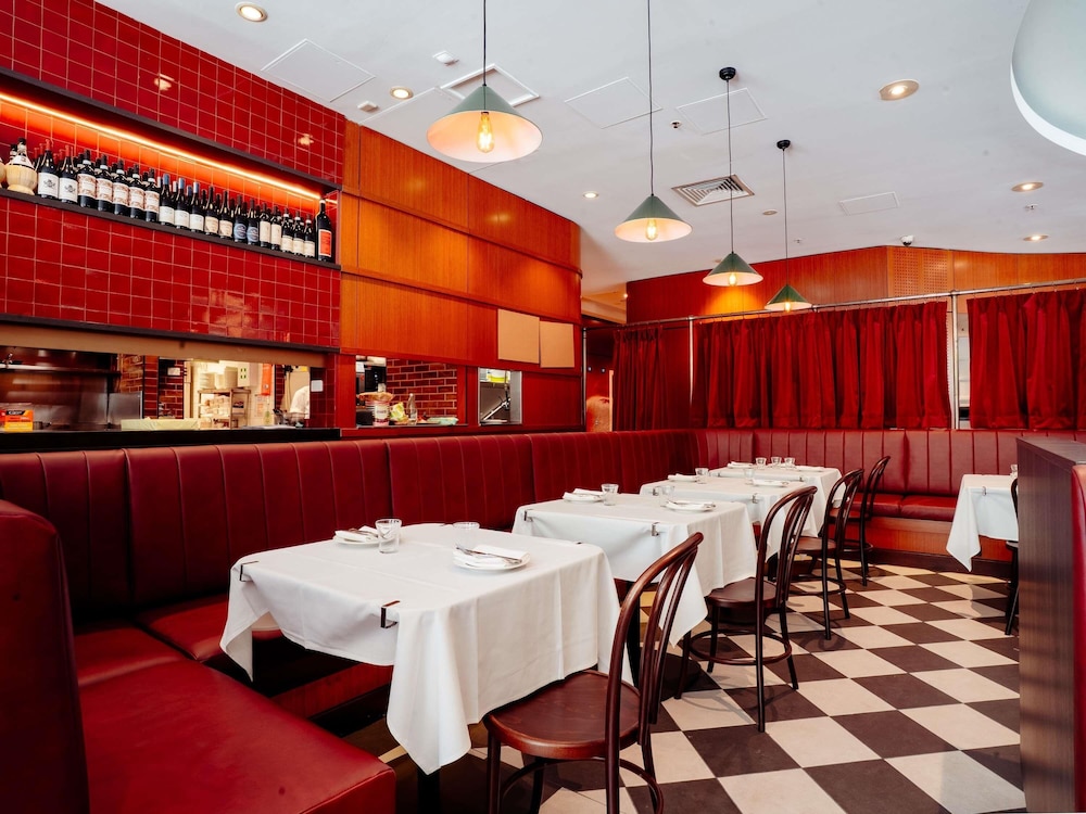 Mantra 2 Bond Street Sydney 56/62