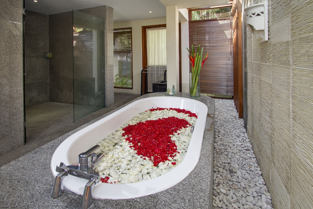 BALI BALIKU BEACH FRONT LUXURY PRIVATE POOL VILLAS 17/33