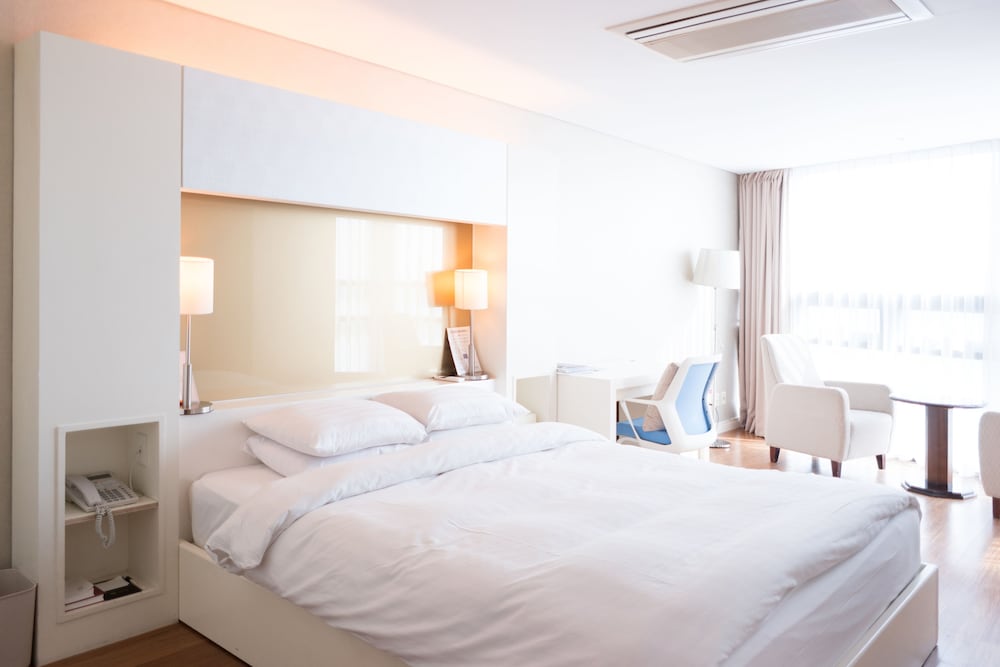 Sunset Hotel 14/50