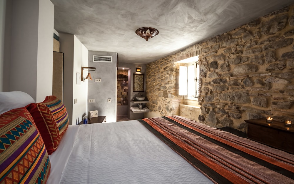 THE RIAD 4/28