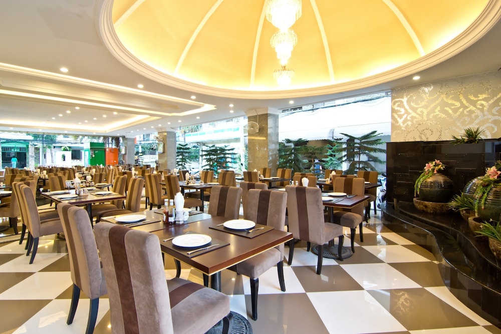 Lk Royal Suite 52/68