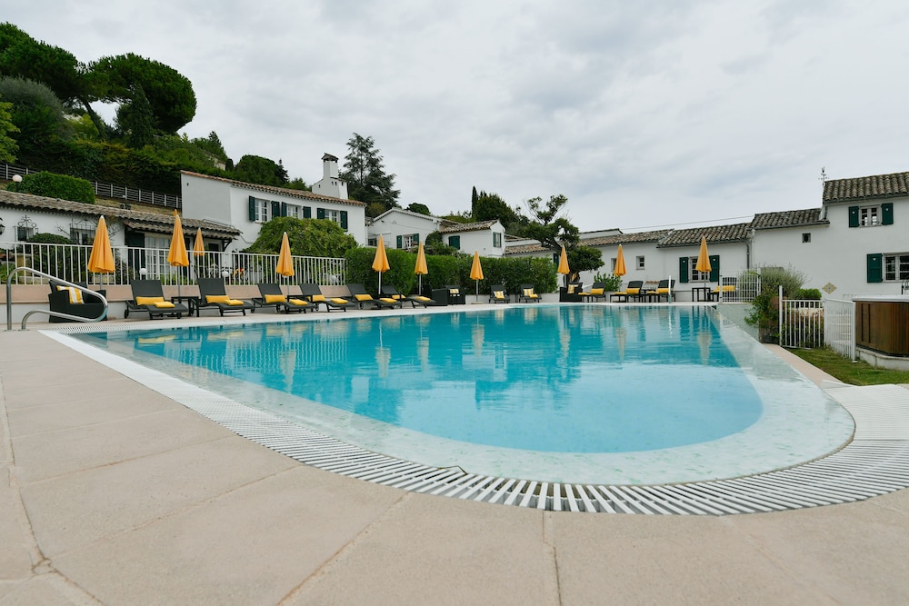 Le Hameau 46/51