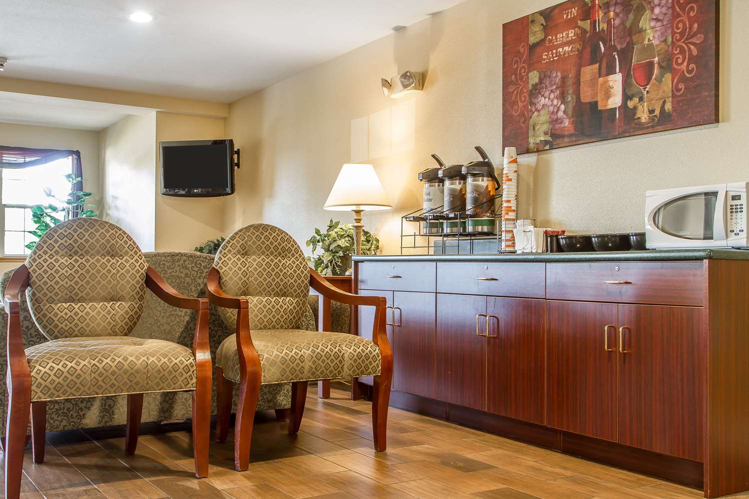 Econo Lodge Inn & Suites Santa Rosa South 13/18