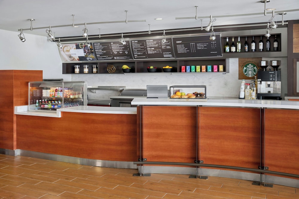 Courtyard by Marriott Kansas City Shawnee 10/71