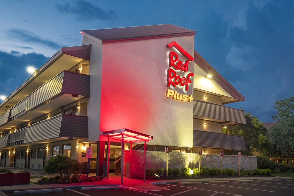 Red Roof PLUS Secaucus - Meadowlands - NYC 5/28
