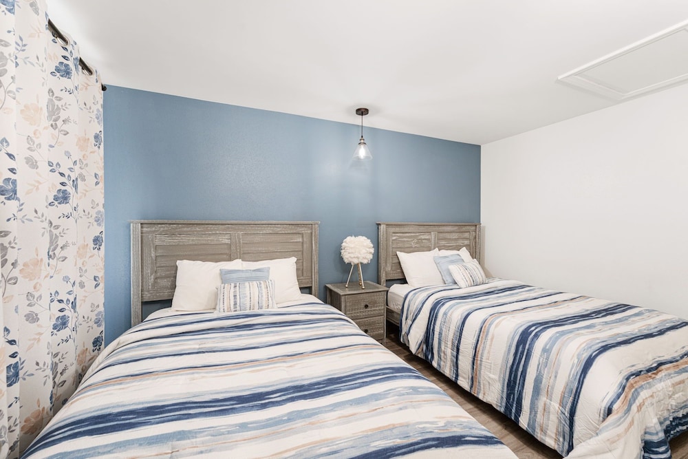 Founder's Brook Motel & Suites 10/48