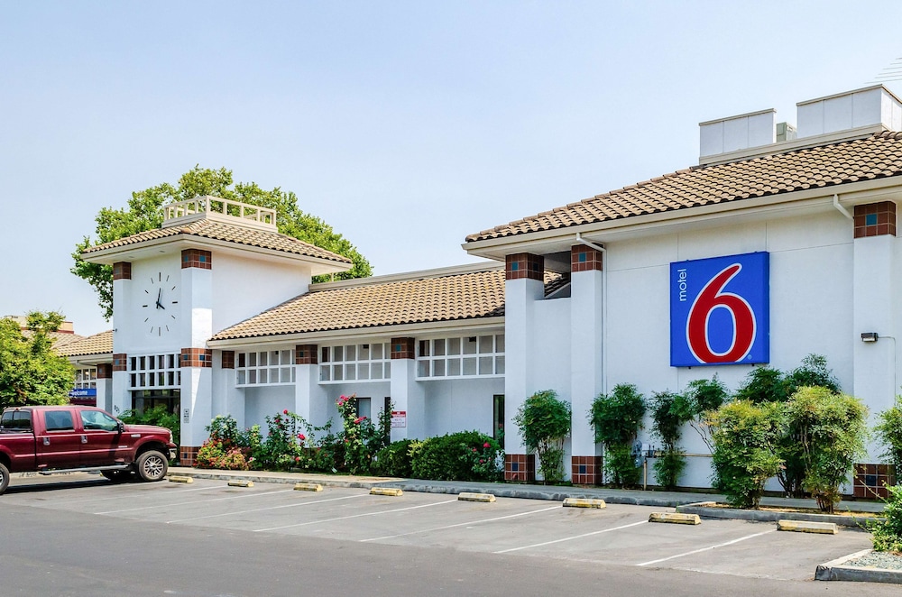 Motel6 Oakdale, CA 58/67