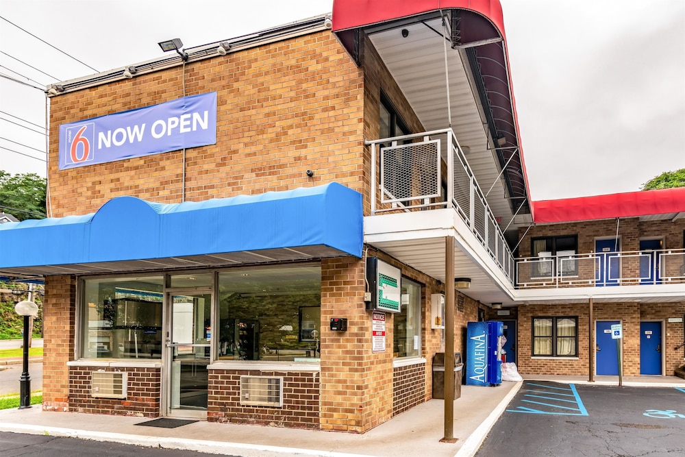 Motel6 Elmsford, NY - White Plains in ELMSFORD - NY