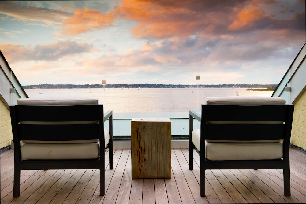 Newport Harbor Island Resort 58/66