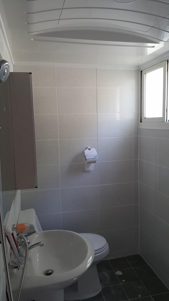 ROOM, SINGLE