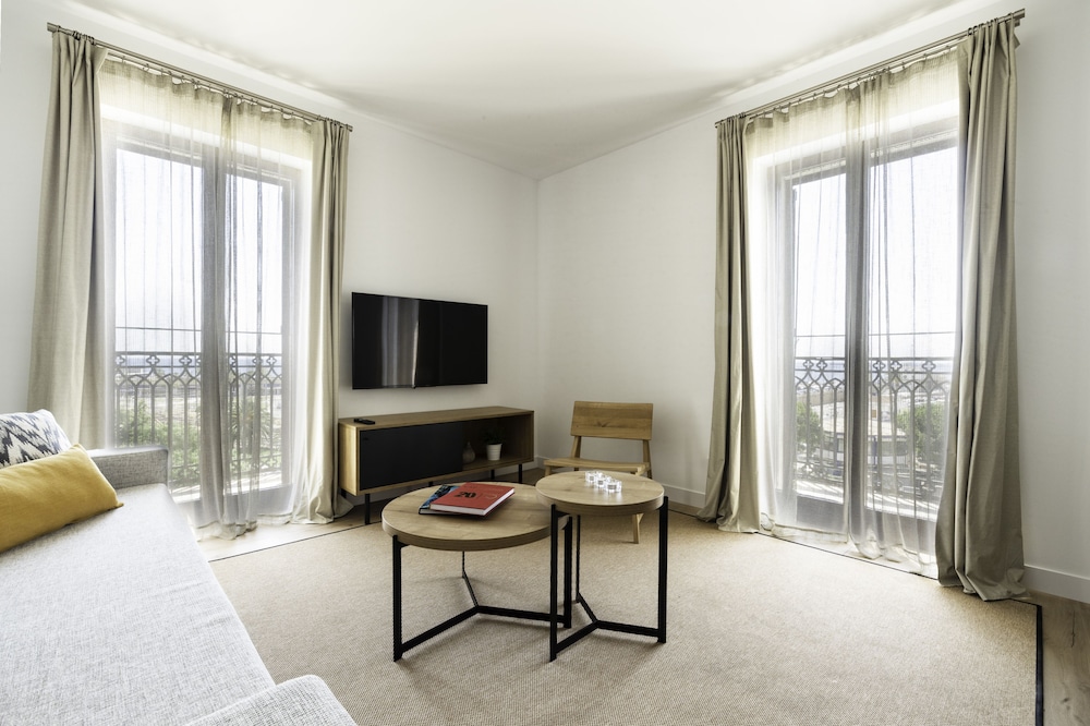 Port Plaza Apartments 26/42