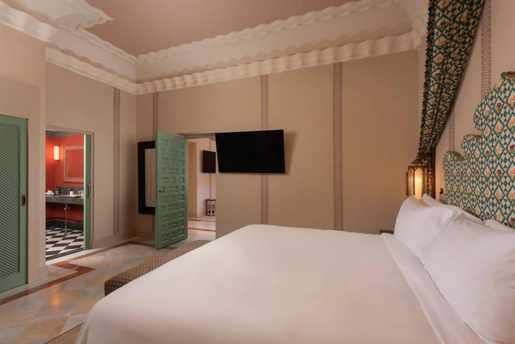 1 Bedroom, Super, Junior Suite, King Bed, Courtyard View