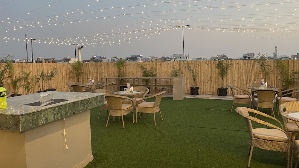 Saltstayz Premier - Cyber Hub 44/50