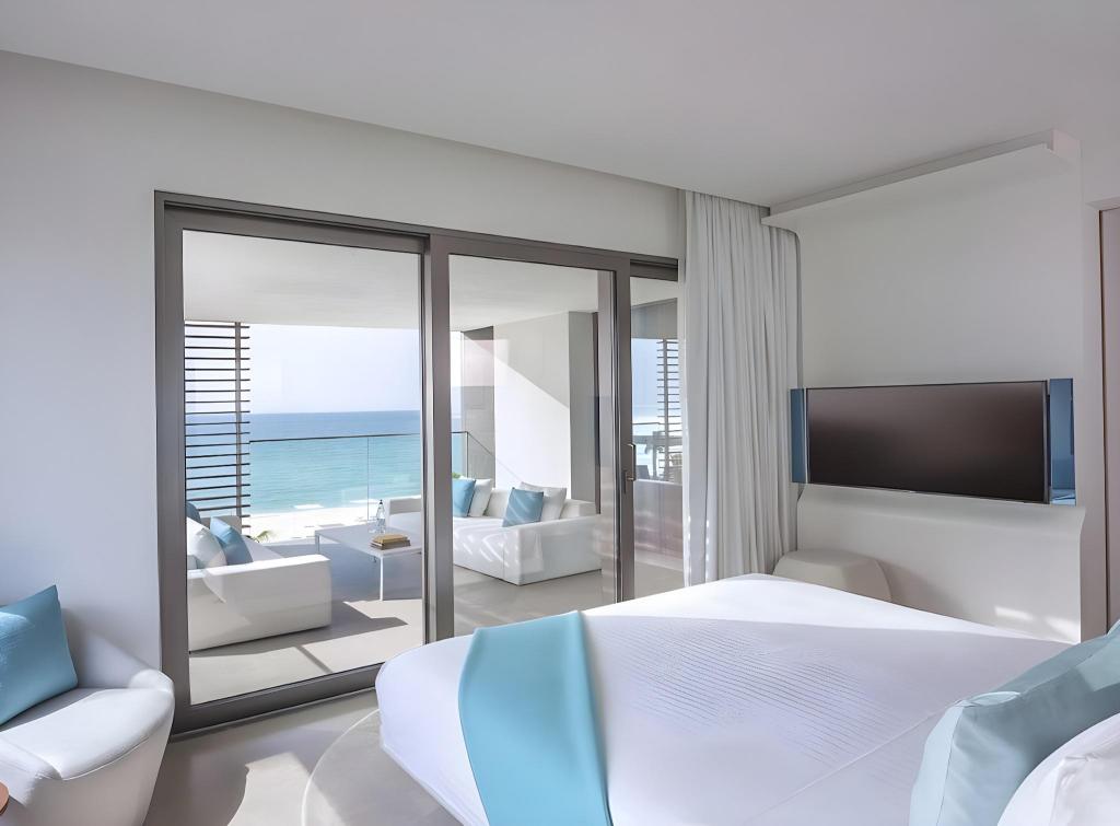 Ultra, Suite, King Bed, Sea View
