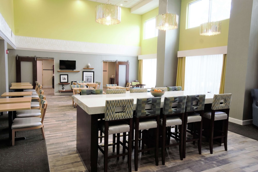 Hampton Inn Suites Palm Coast 54/72
