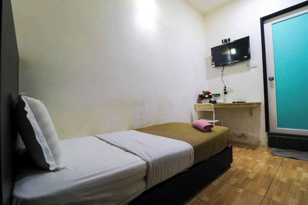 Uncle Guesthouse Kuala Terengganu by ZUZU 34/62