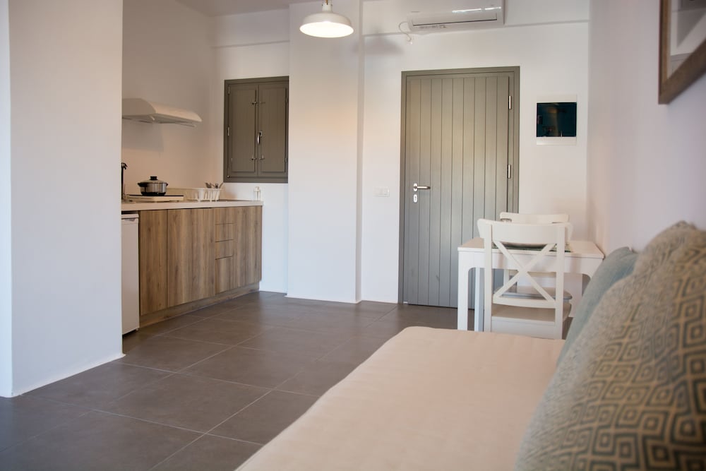 Amphitrite Suites Santorini 53/68