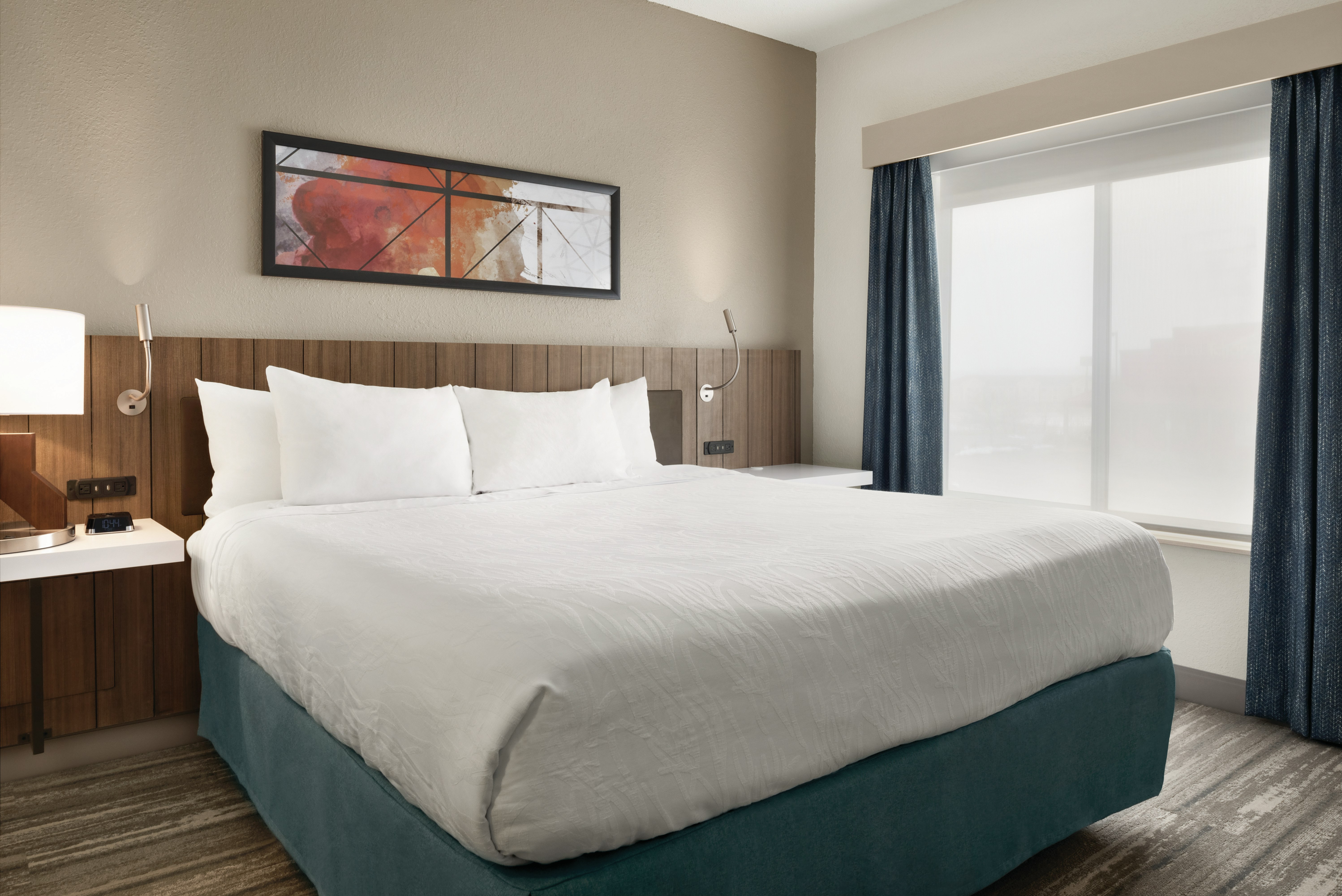 JUNIOR SUITE, KING BED