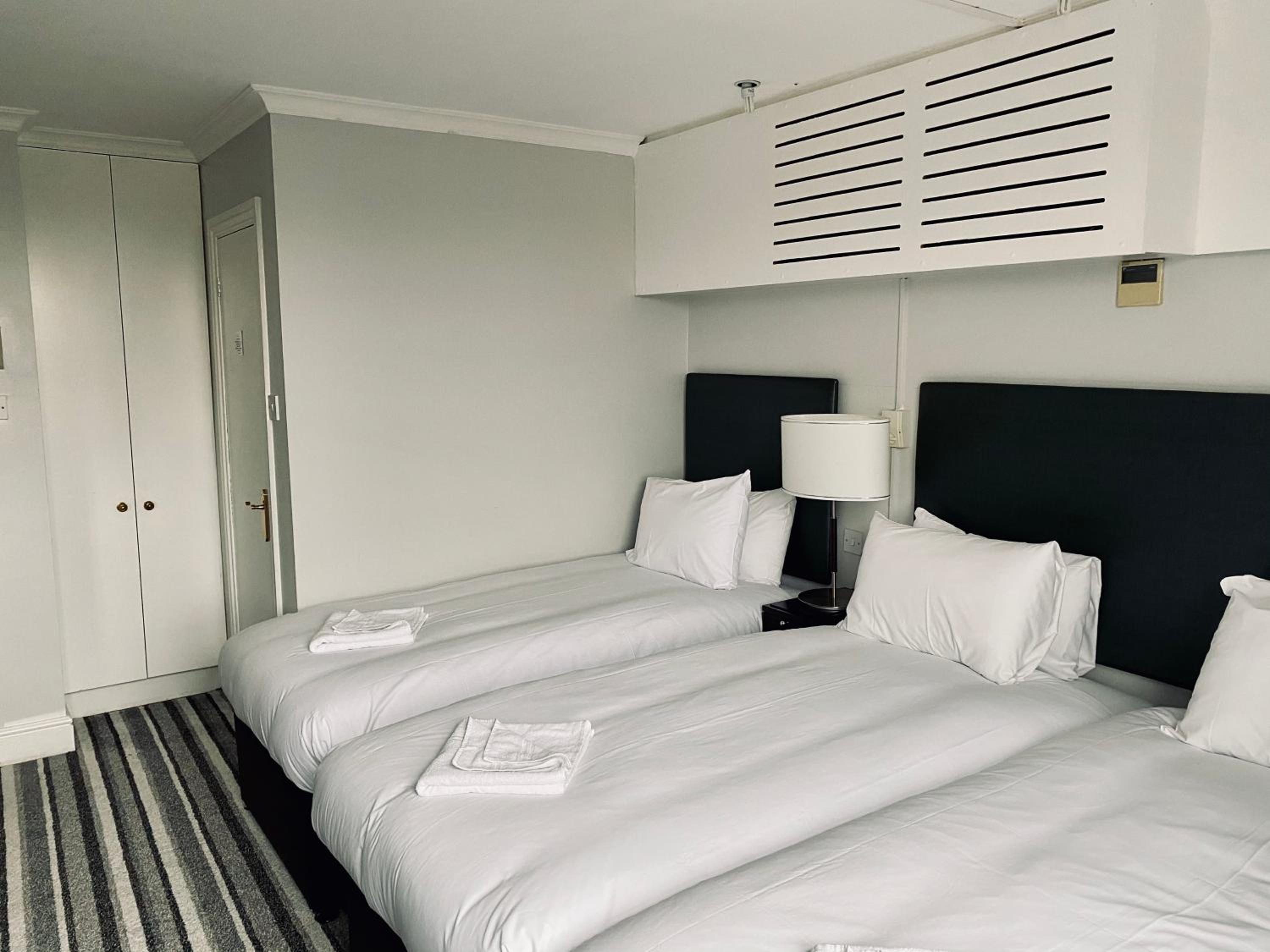 غرفة قياسية ثلاثية بسرير فردي، My Place 5/10