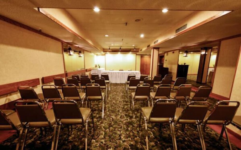 Travelodge by Wyndham Winnipeg Airport West 22/26