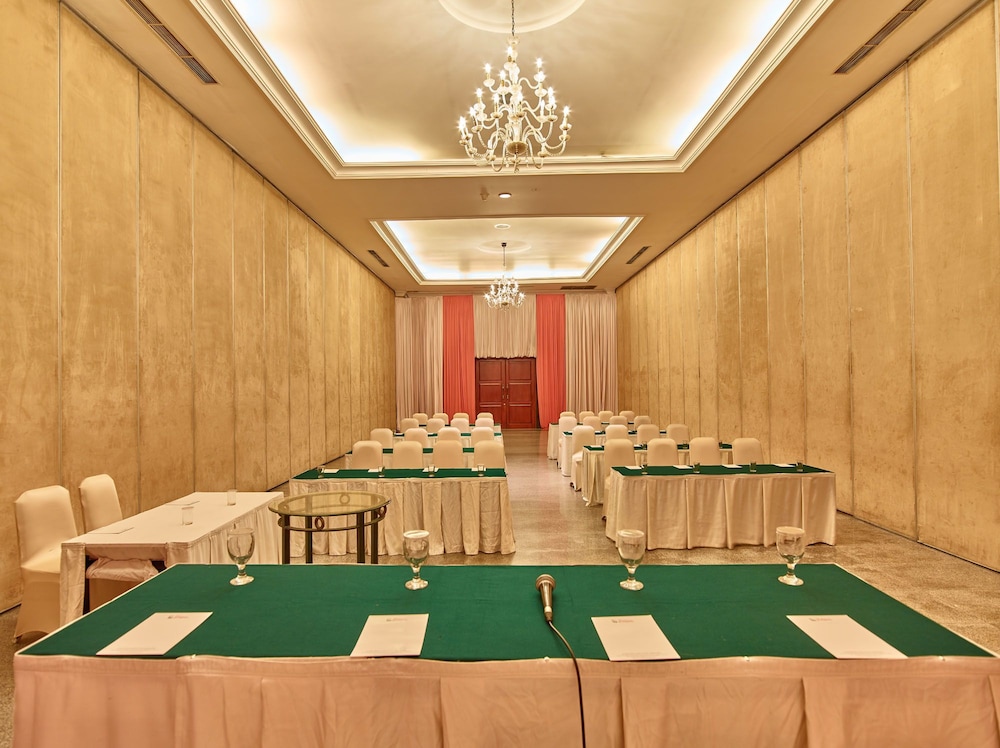 Aston Cimone Hotel & Convention Center 68/73