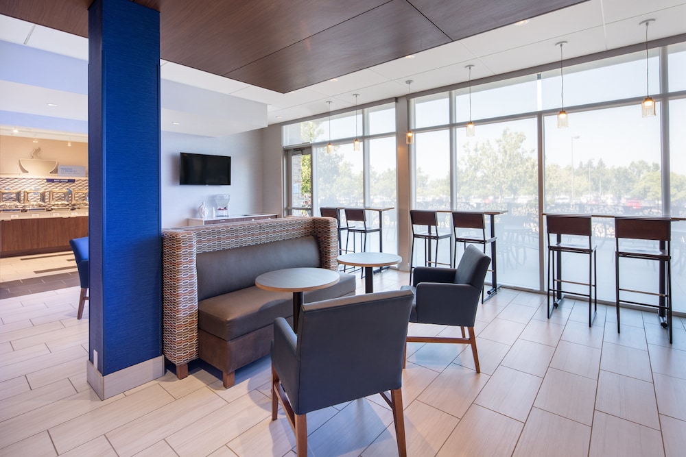 Holiday Inn Express and Suites Chico an IHG Hotel 42/66