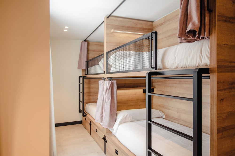 FEMALE DORM, 4 BEDS