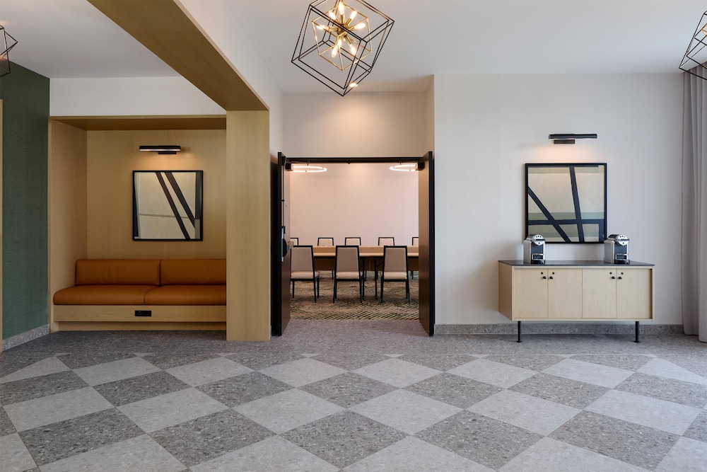 Hyatt Place Montreal Airport 7/50