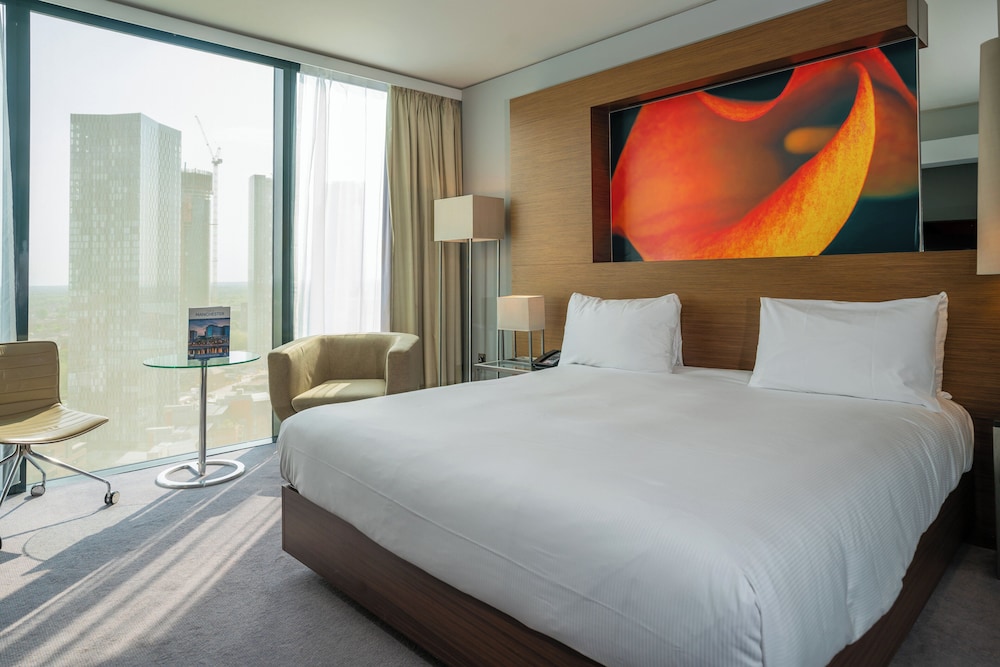 Skyline Club, Classic, King Bed