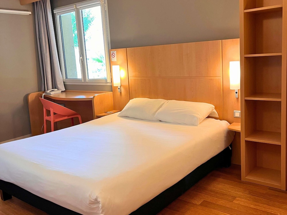 Ibis Vitre Centre 24/63