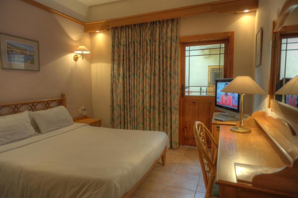 Courtyard, Double Bed