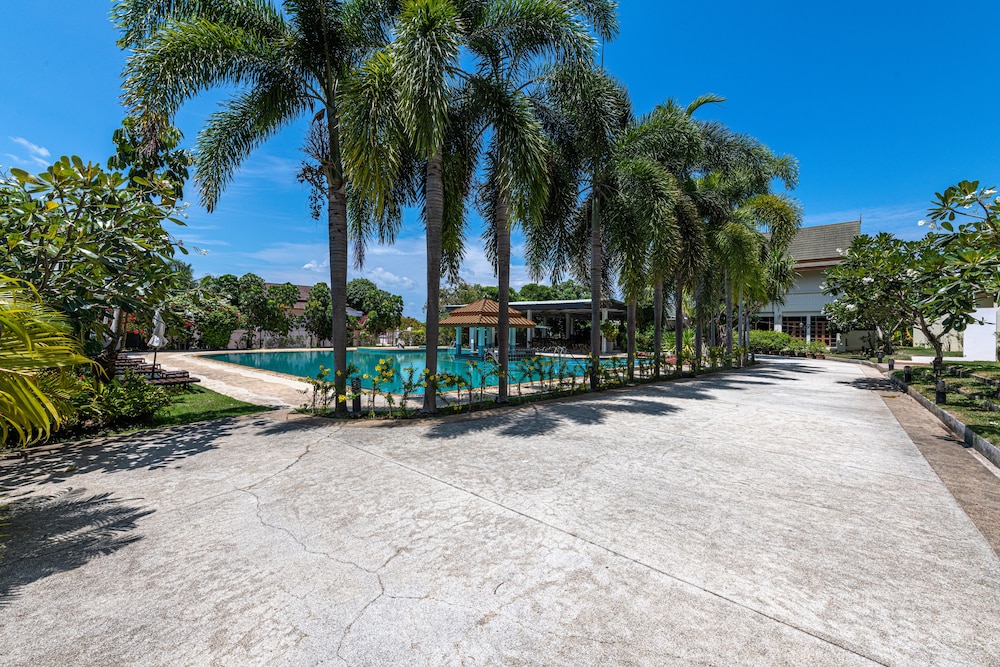 Blue Beach Grand Resort and Spa 41/48