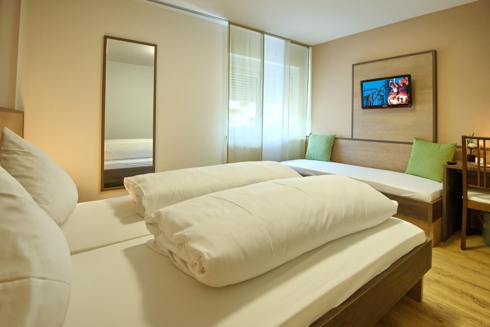 Hotel Mythos 24/50