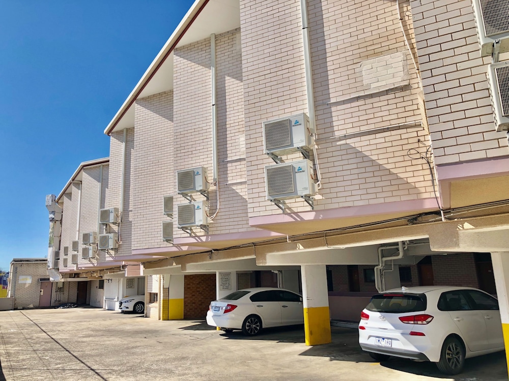 Marco Polo Motor Inn 3/56