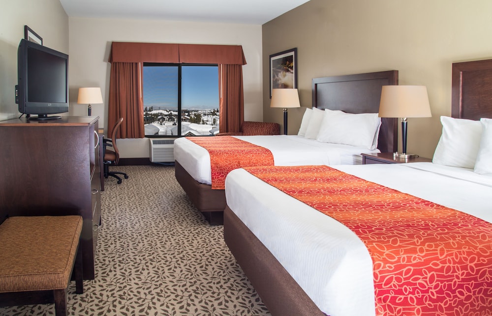 Gray Wolf Inn And Suites 22/67