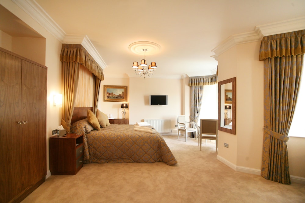 Legends Hotel Brighton 18/67