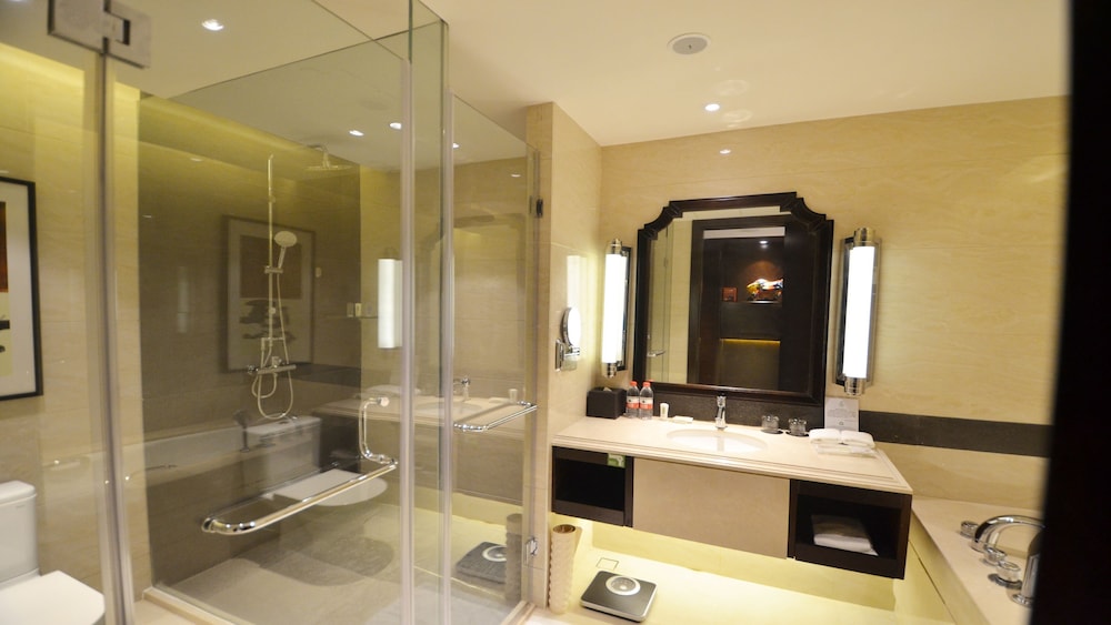 Holiday Inn Guangzhou Airport Zone 9/70