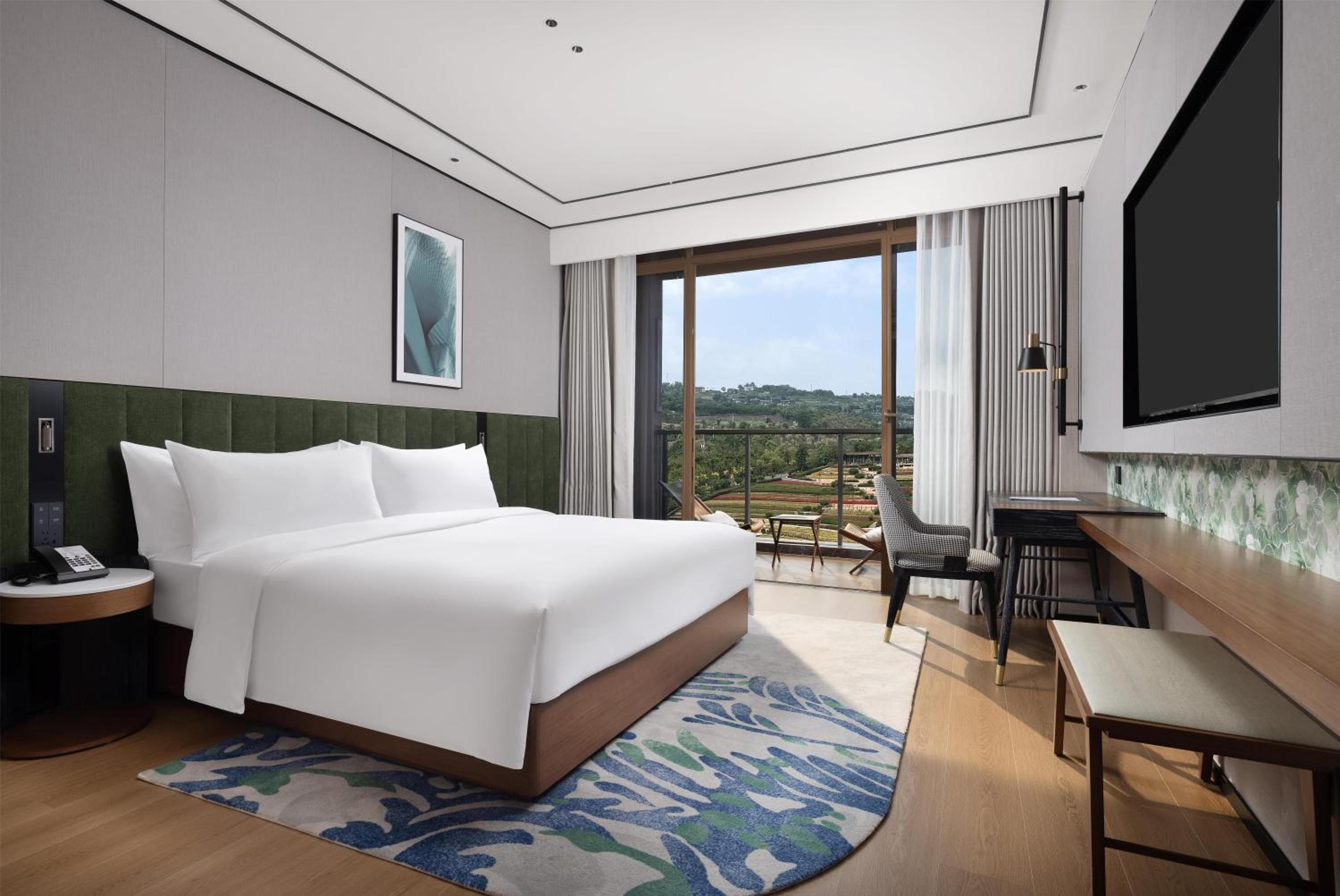 Deluxe, King Bed, Mountain View