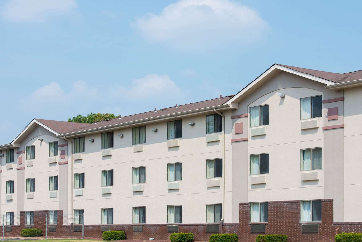 Super 8 By Wyndham New Castle 4/26