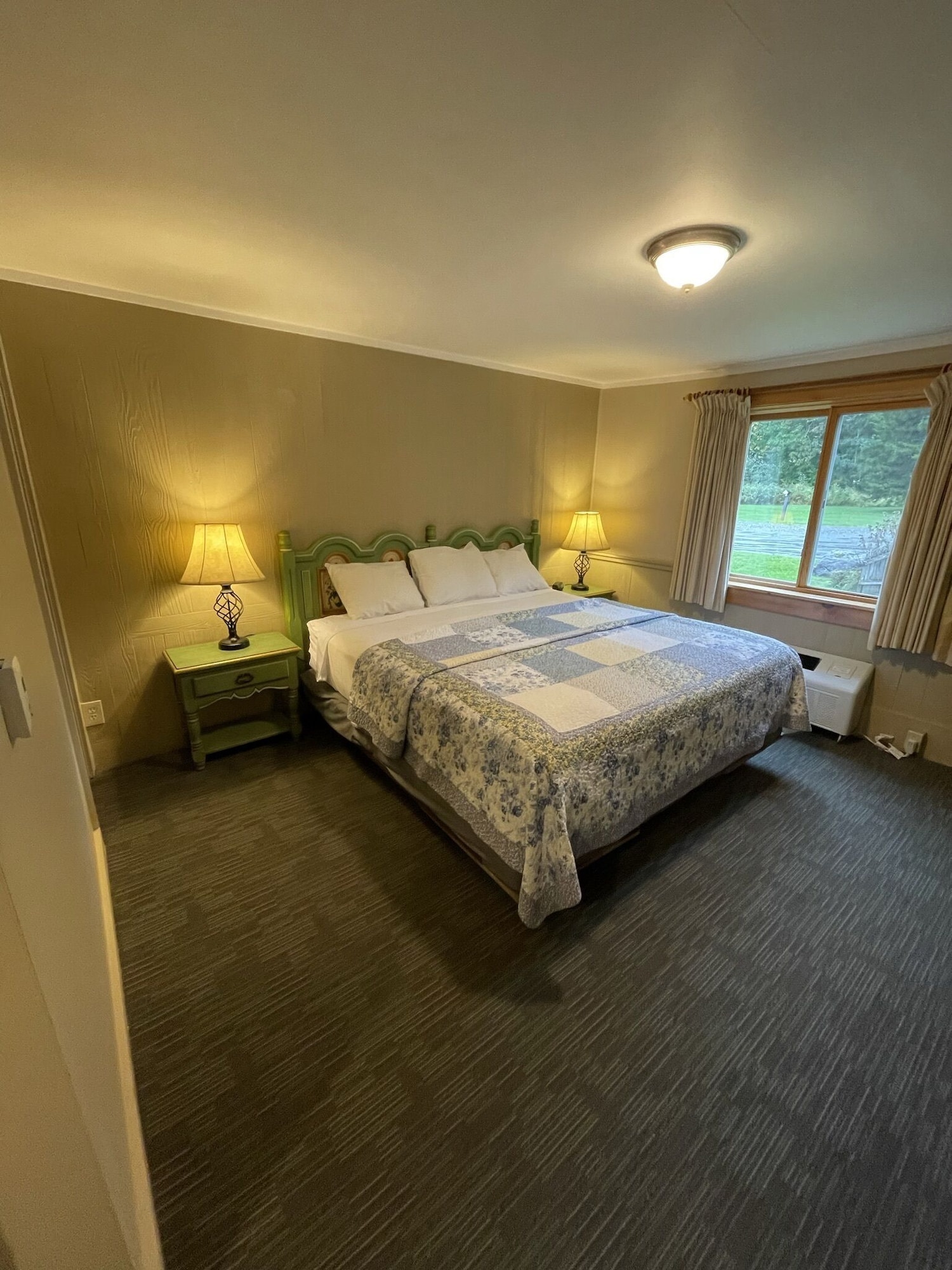 Deluxe, King Bed, Accessible