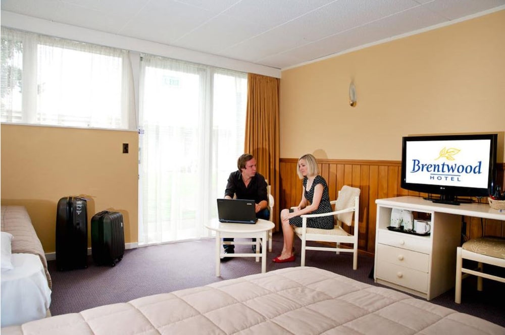 Brentwood Hotel 37/54