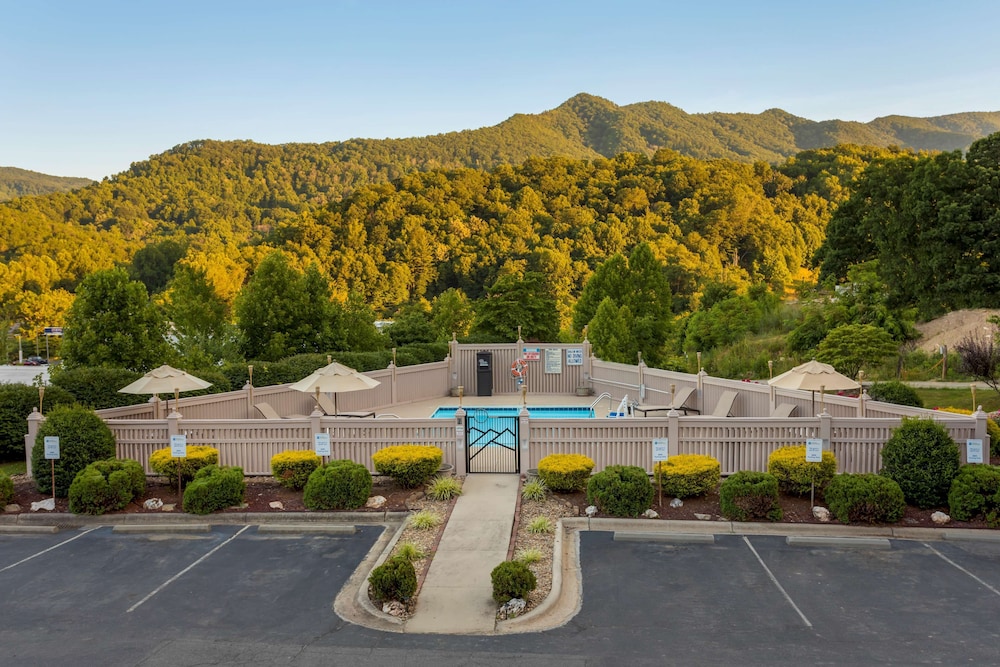 Best Western Smoky Mountain Inn 1/39
